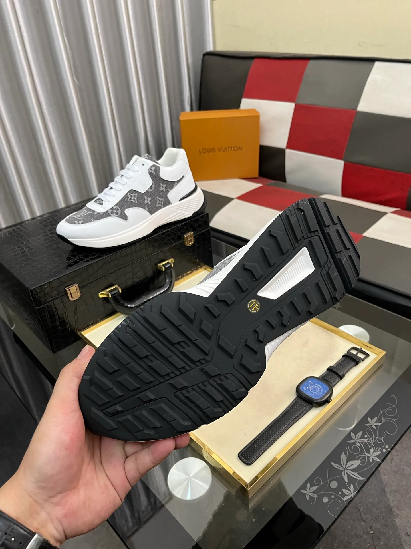 Men's shoes 💰458⌚️⌚️【LOUlS VUlTTON】Louis Vuitton ~ unique and casual style. LV counter purchasing 🏃casual shoes😍😍 are on sale at the men's counter at the same time. Italian imported brands select top-layer Italian cowhide. 🐑Sheepskin lining (refuses to discolor and grind feet) Sole: Original sole specially provided by the original factory 🎬Better in kind Code number: 38-444⃣️Color selection